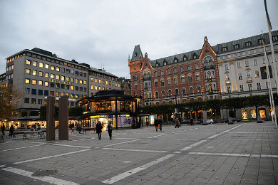 Stockholm now symbolizes the Stockholm syndrome, in which captives aid their captors.
