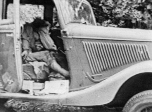 Bonnie and Clyde car with the two inside