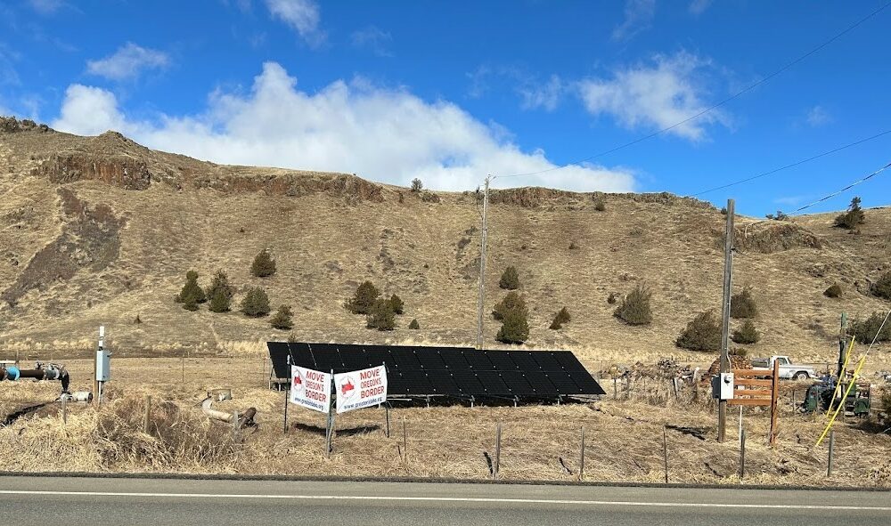 Greater Idaho banners in Wallowa County, Oregon two months before a referendum on the issue.