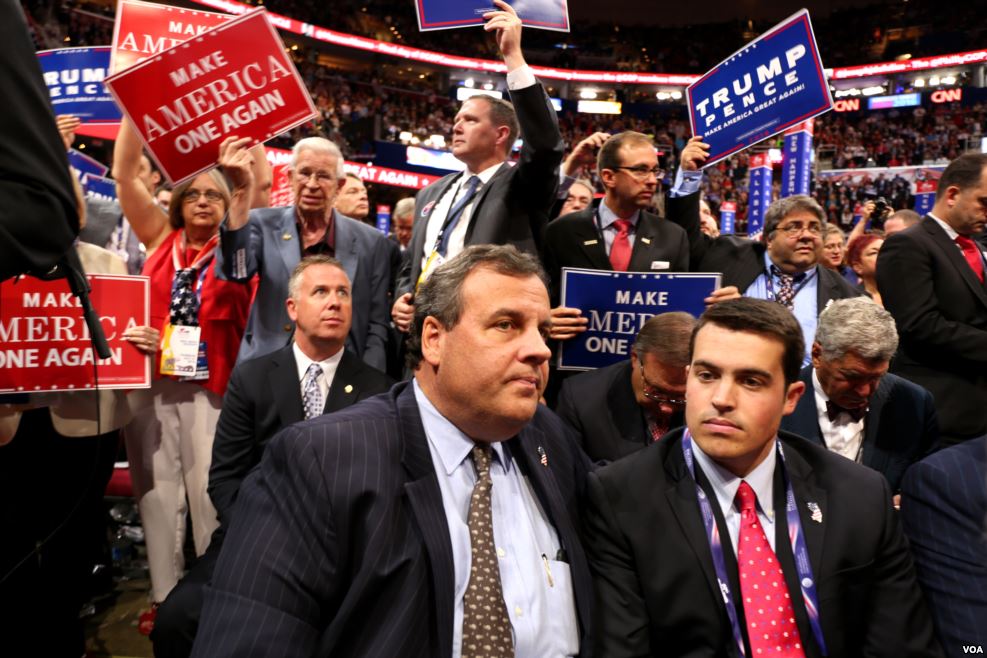 Chris Christie Dissects the “Fundamentally Unserious” 2024 Field