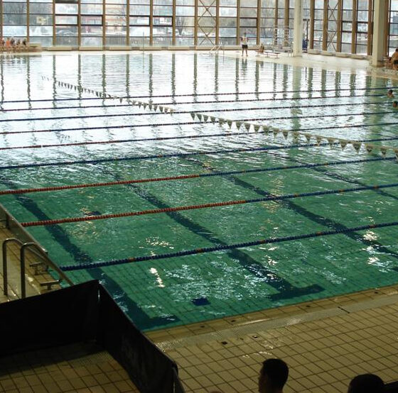 Competition swimming pool with lane markers