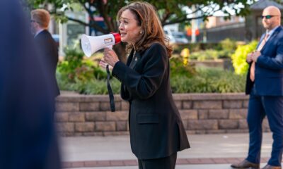 Kamala Harris visit Howard University and shouts through a bullhorn