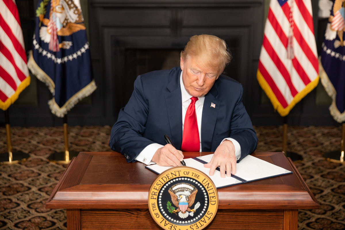 Donald Trump signs an Executive Order imposing sanctions on Iran on 5 August 2018