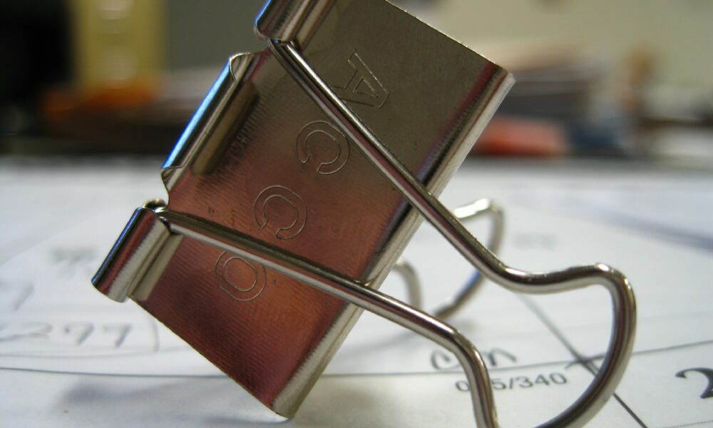 Binder clip