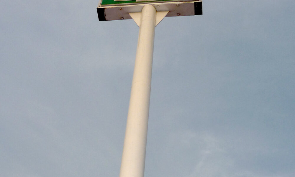 A 7-Eleven sign designed to attrack highway traffic
