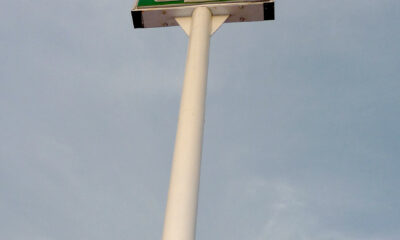 A 7-Eleven sign designed to attrack highway traffic