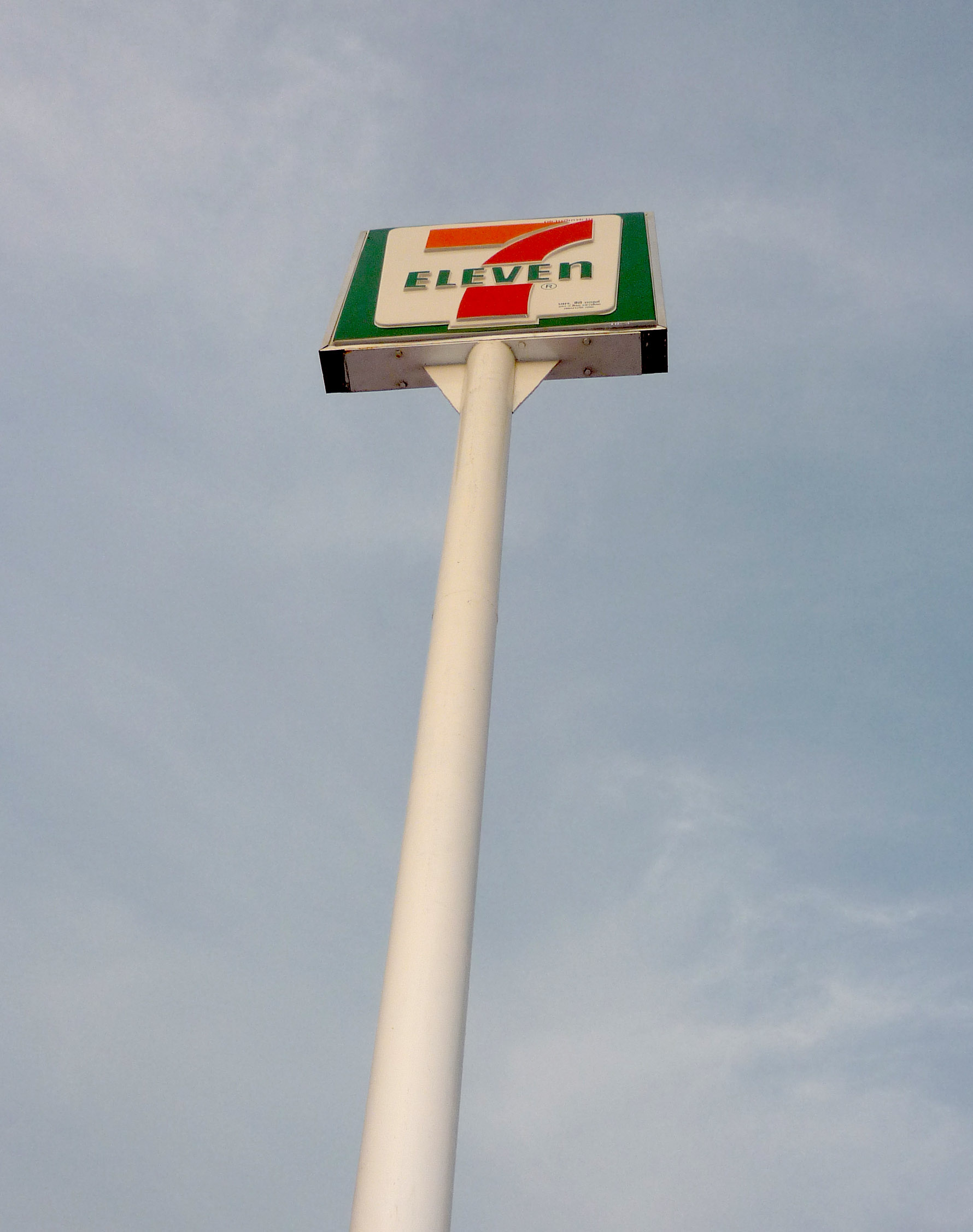 A 7-Eleven sign designed to attrack highway traffic