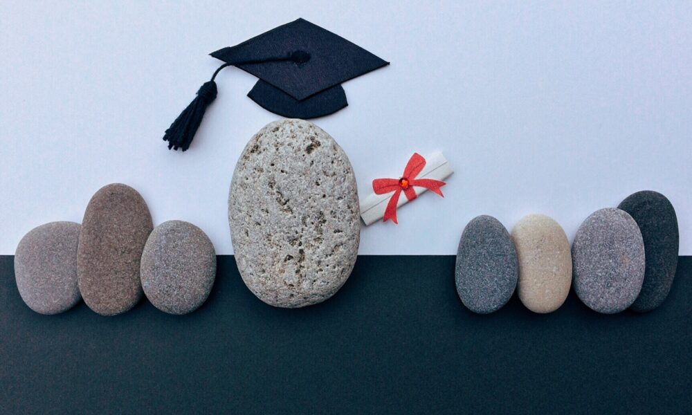 Graduation line with stones doubling for the graduates