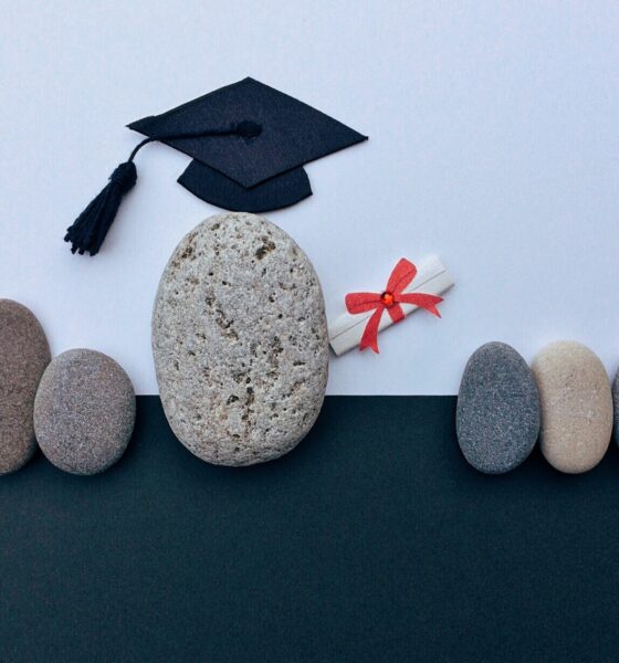 Graduation line with stones doubling for the graduates
