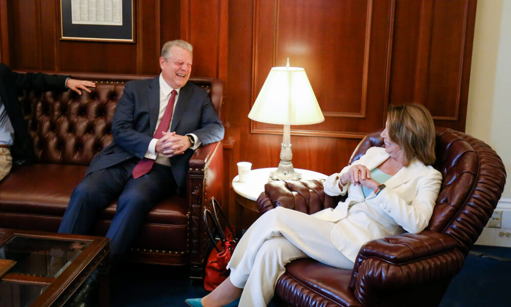 Al Gore hangs out with Nancy Pelosi in 2017