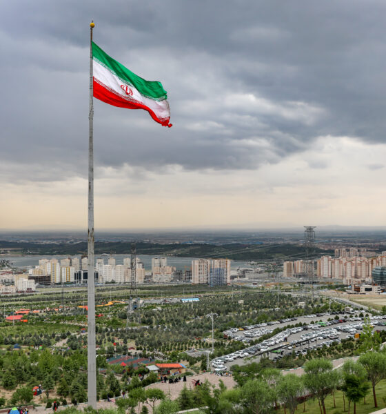Tehran Waterfall Park and a new Tehran district by User Ninara on Flickr