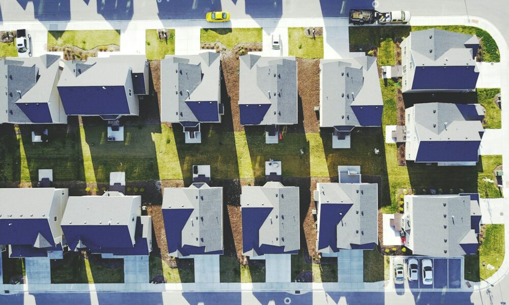 Cookie-cutter housing looking down from a traffic helicopter - by Blake Wheeler on Unsplash