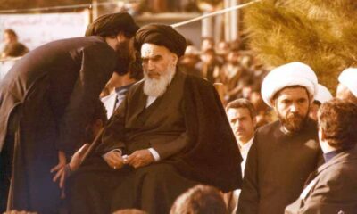 Ayatollah Mofatteh and Ayatolla Khomeini have a private chat