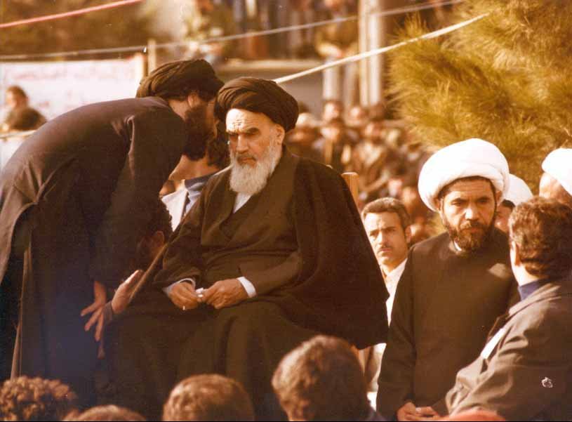 Ayatollah Mofatteh and Ayatolla Khomeini have a private chat